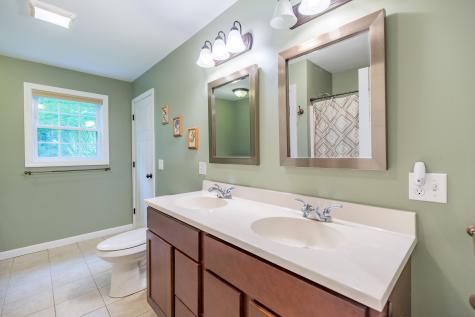 184 Yarmouth Road Gray ME 04039