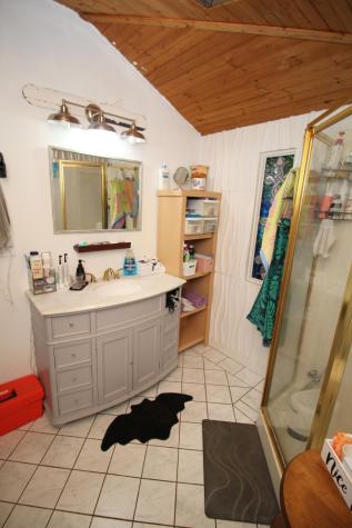 86 Pride Road Auburn ME 04210