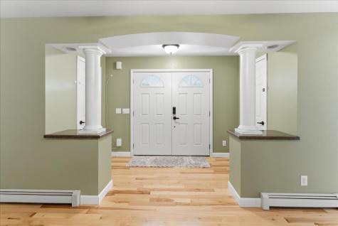 13 Bowdoin Drive Lewiston ME 04240