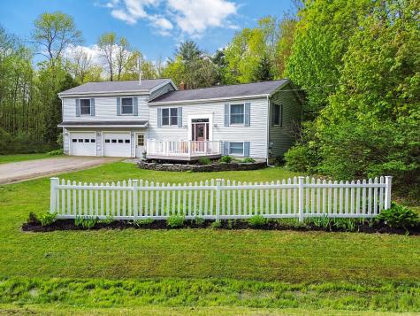 25 Parmenter Terrace China ME 04358