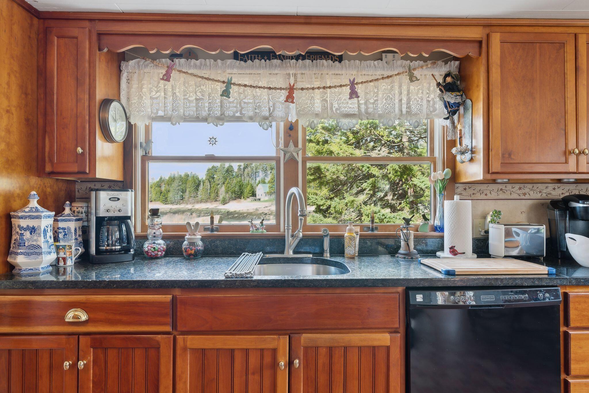 8 Powderhouse Cove Road South Thomaston ME 04858