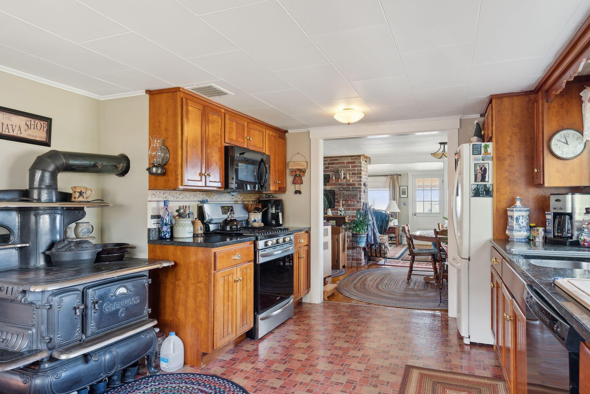 8 Powderhouse Cove Road South Thomaston ME 04858