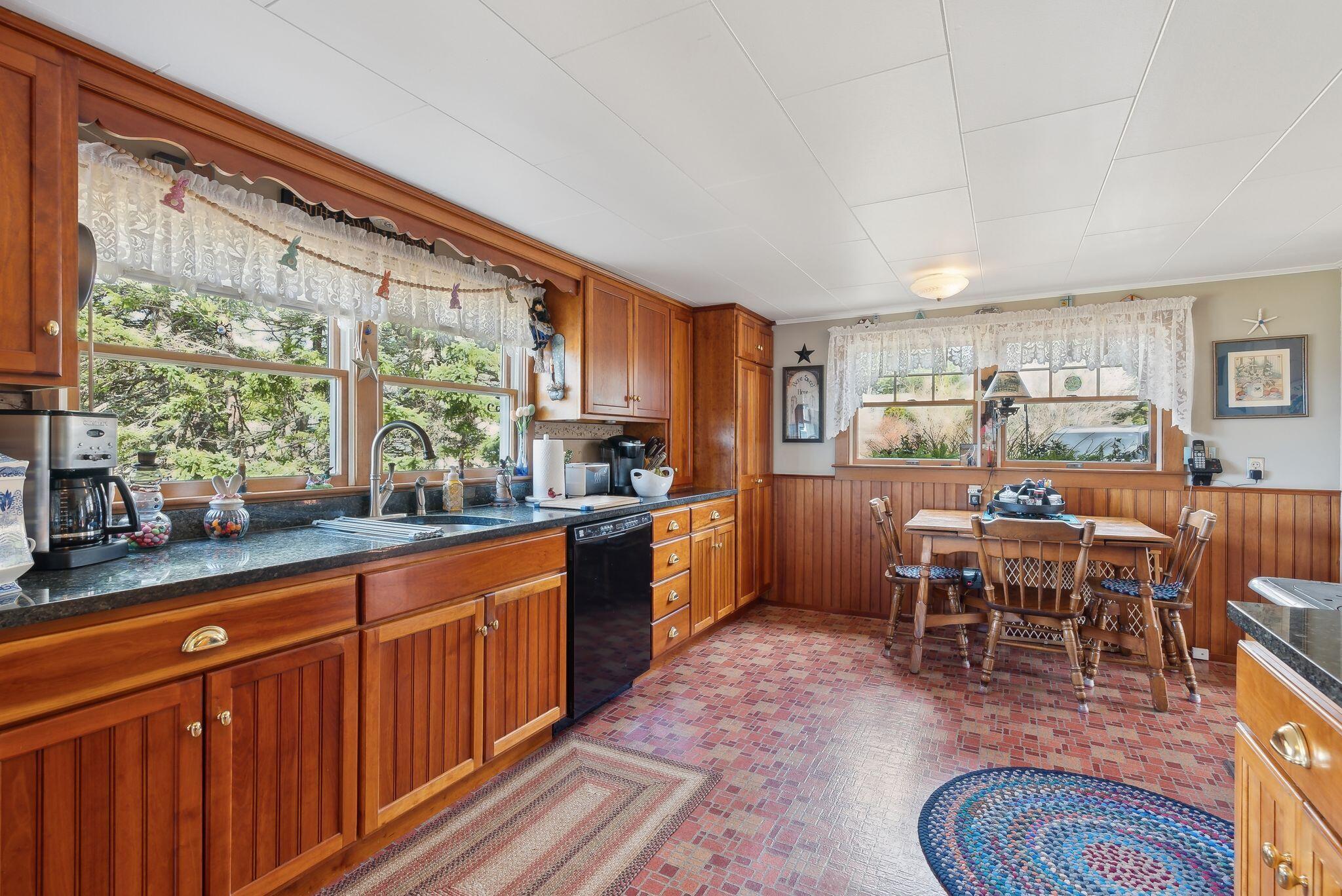 8 Powderhouse Cove Road South Thomaston ME 04858