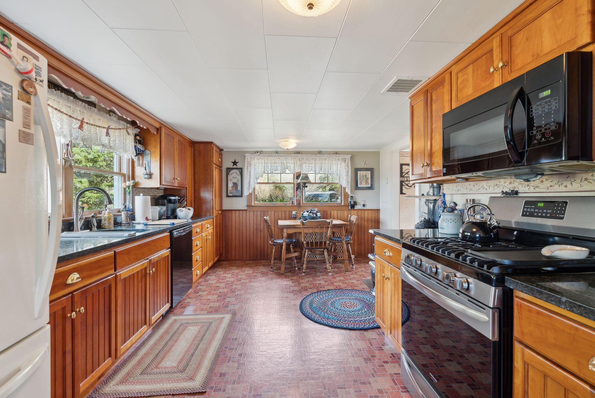 8 Powderhouse Cove Road South Thomaston ME 04858