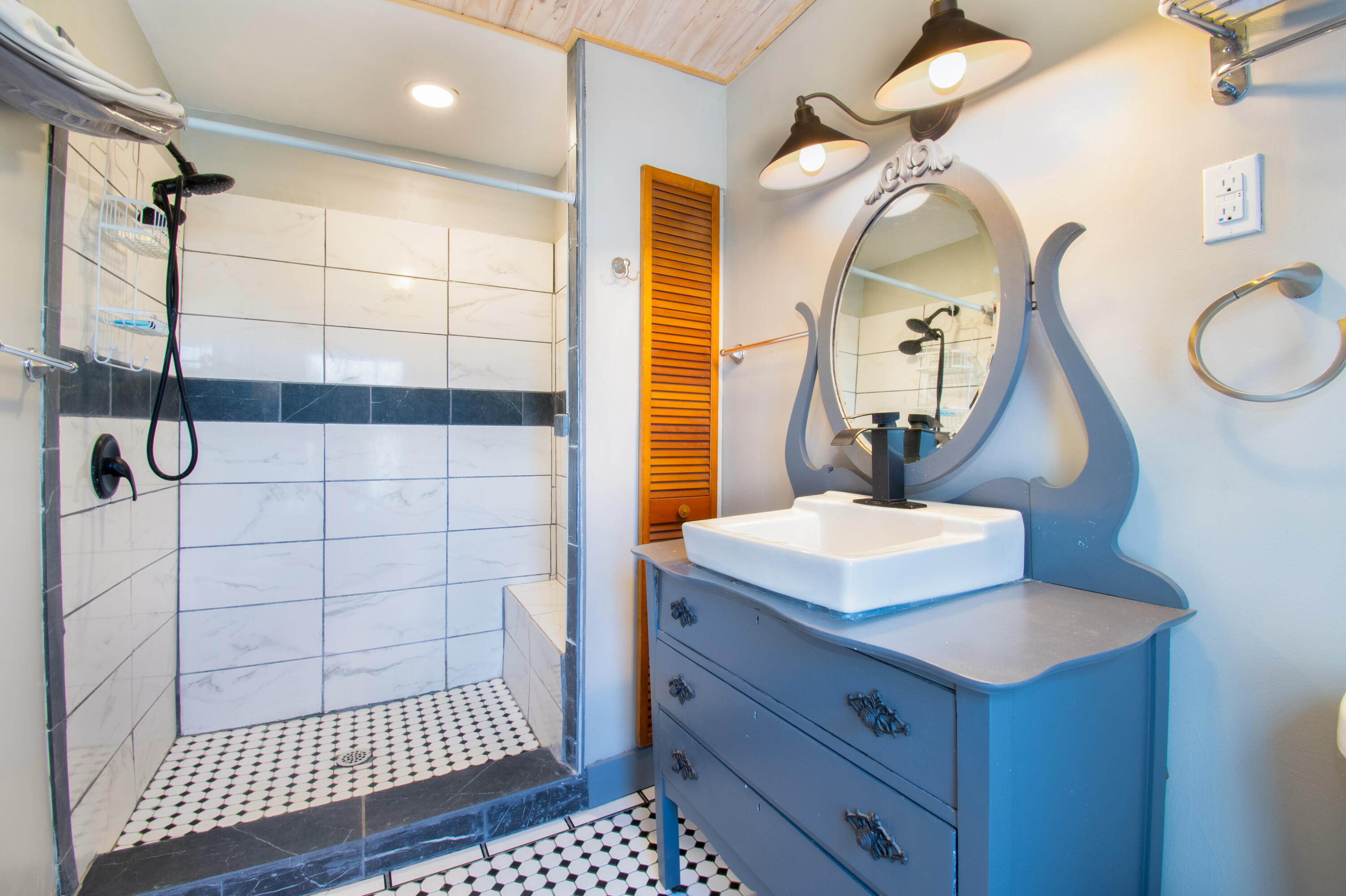 53 Commercial Street Boothbay Harbor ME 04538