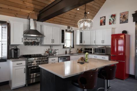 22 Oceanside Avenue W York ME 03909