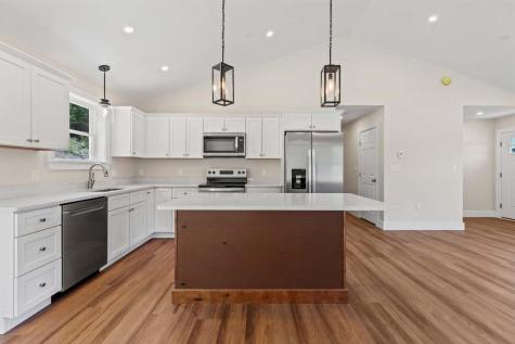 18 Hillside Drive Raymond ME 04071