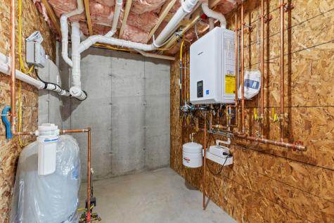 18 Hillside Drive Raymond ME 04071