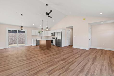 18 Hillside Drive Raymond ME 04071