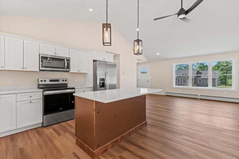 18 Hillside Drive Raymond ME 04071