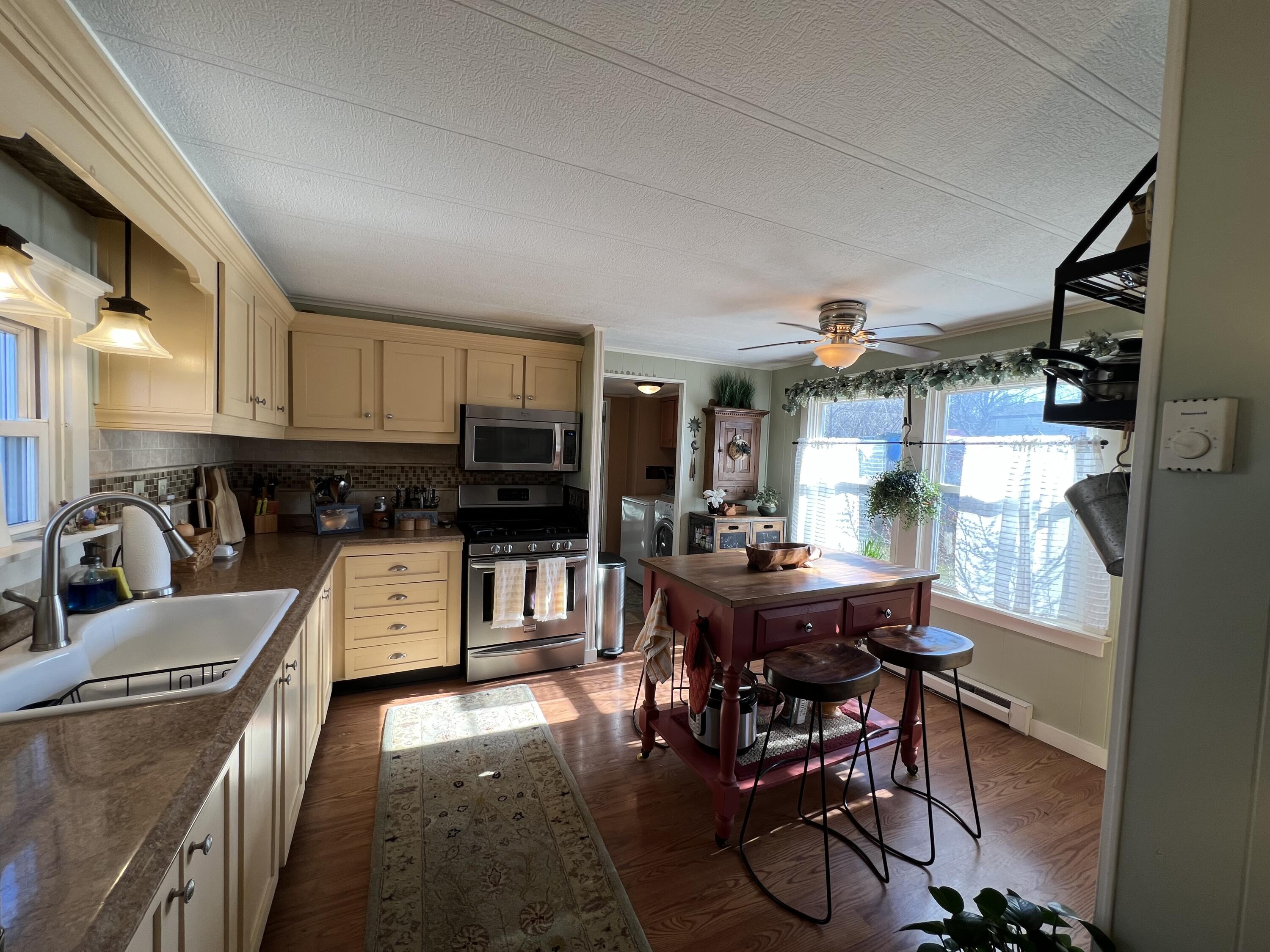 15 Marks Lane Rockland ME 04841