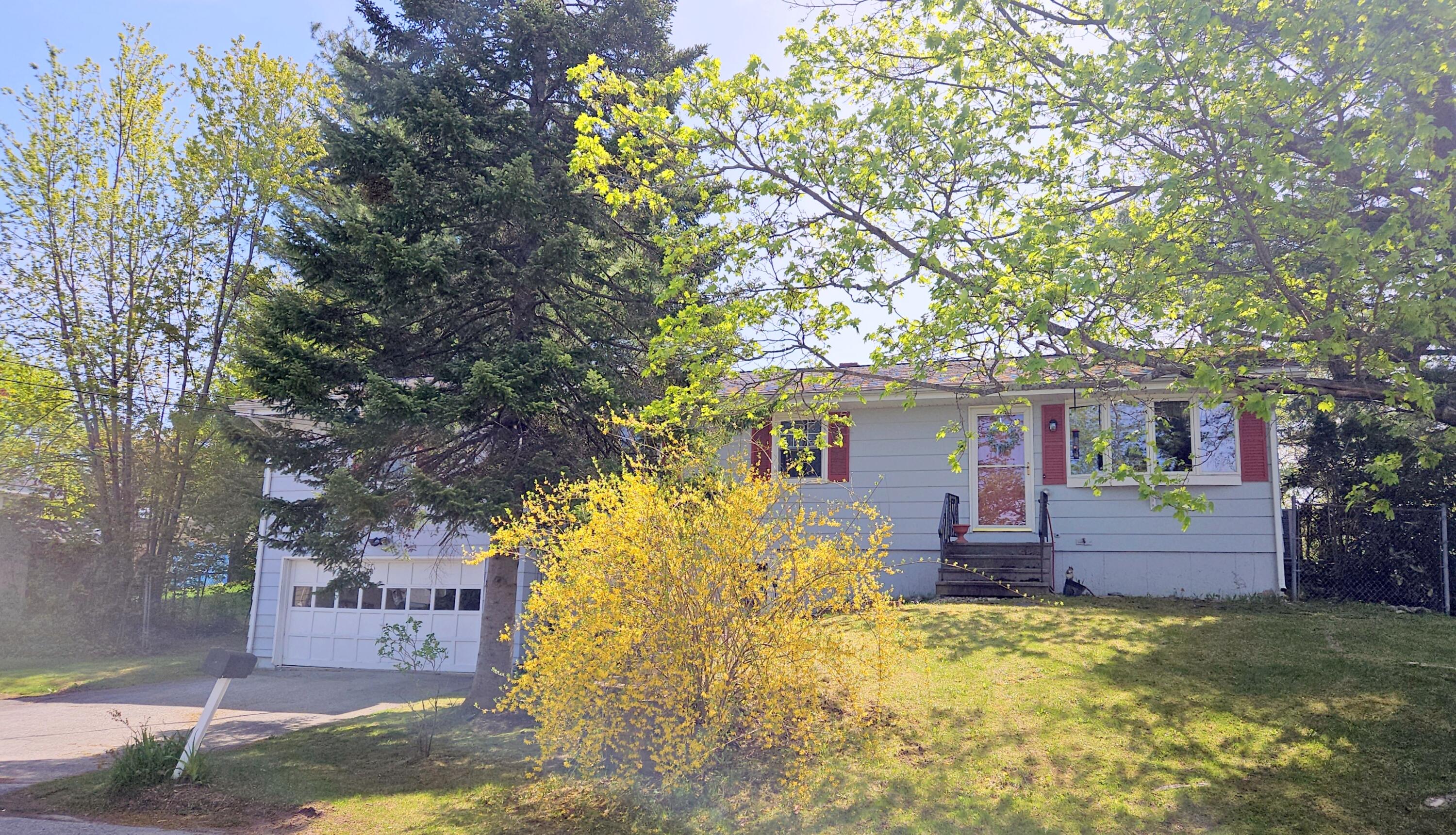 9 Meadow Lane Lewiston ME 04240