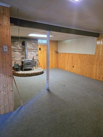 9 Meadow Lane Lewiston ME 04240