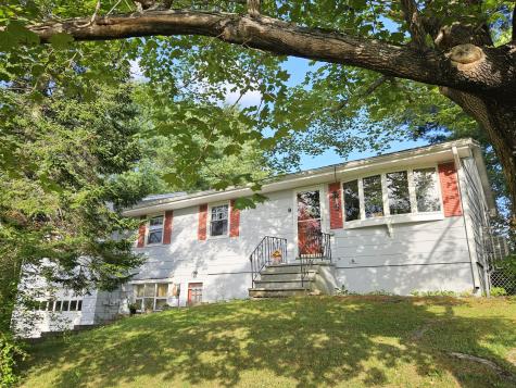 9 Meadow Lane Lewiston ME 04240