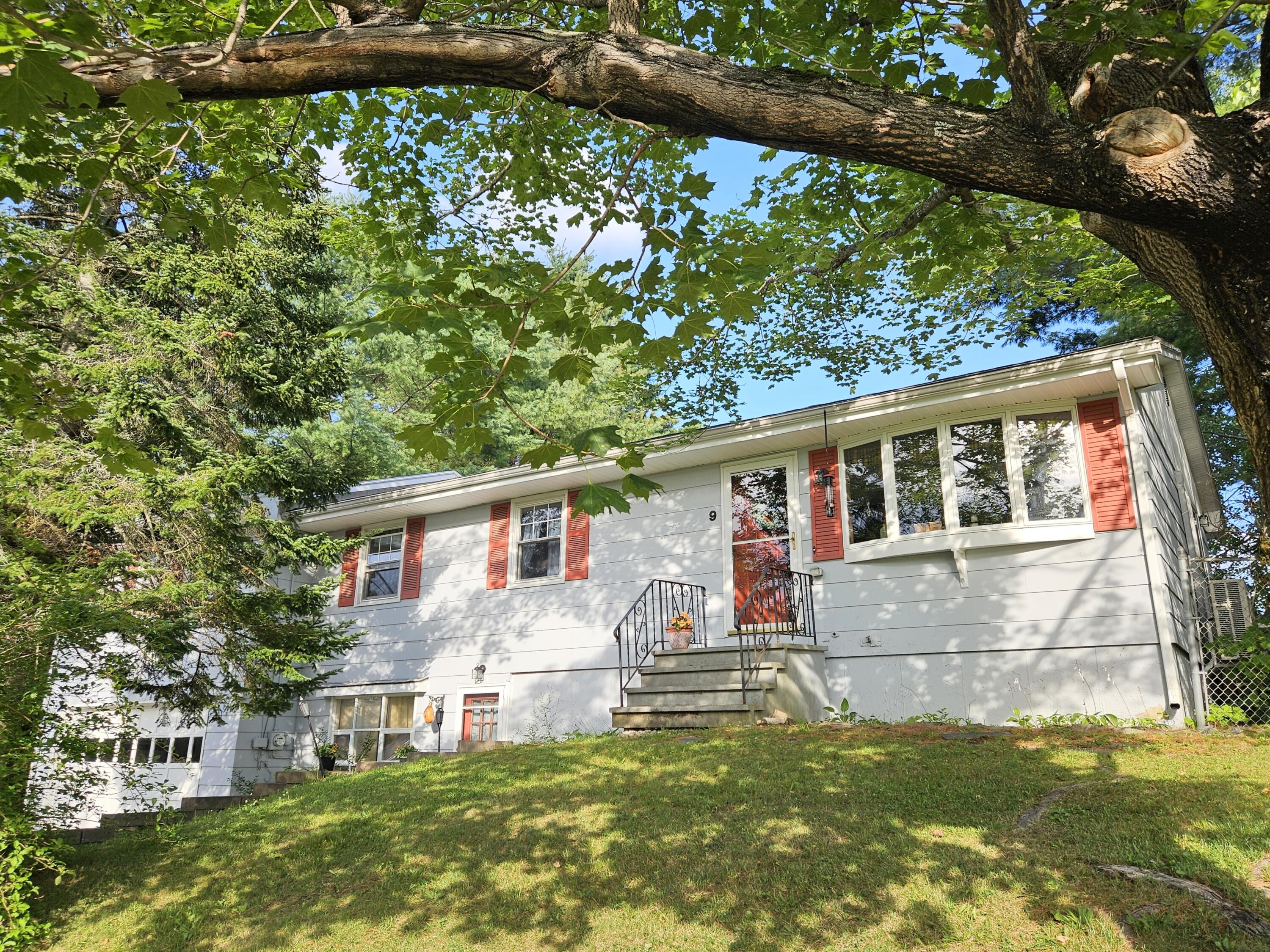 9 Meadow Lane Lewiston ME 04240