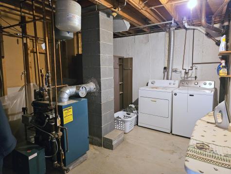 9 Meadow Lane Lewiston ME 04240