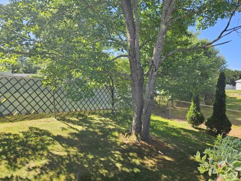 9 Meadow Lane Lewiston ME 04240