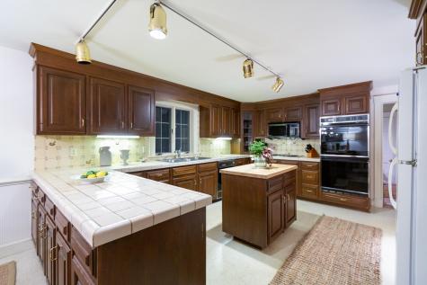 16 Susan Lane Falmouth ME 04105