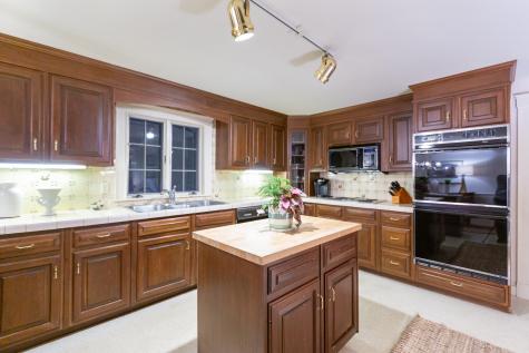 16 Susan Lane Falmouth ME 04105