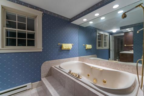 16 Susan Lane Falmouth ME 04105