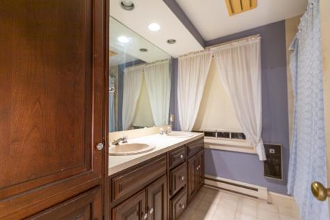 16 Susan Lane Falmouth ME 04105