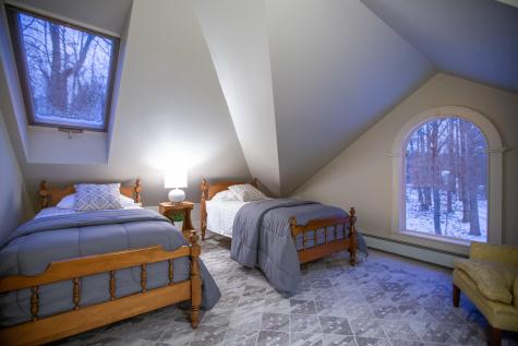 16 Susan Lane Falmouth ME 04105