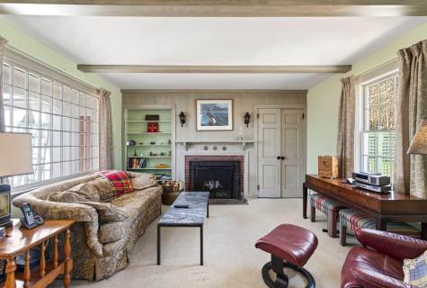 16 Mast Road Falmouth ME 04105
