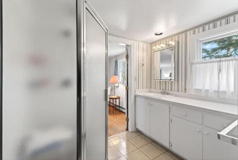 16 Mast Road Falmouth ME 04105