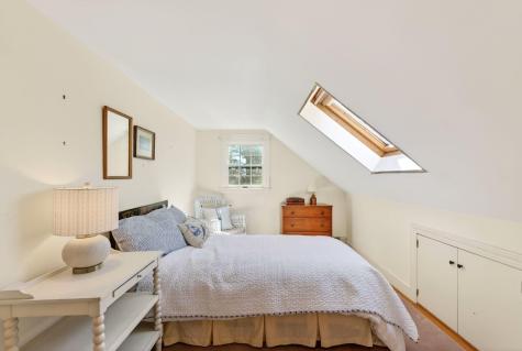 16 Mast Road Falmouth ME 04105