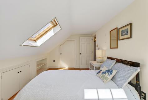 16 Mast Road Falmouth ME 04105