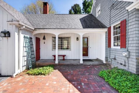 16 Mast Road Falmouth ME 04105