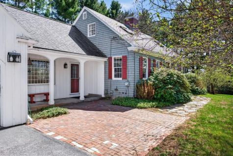 16 Mast Road Falmouth ME 04105