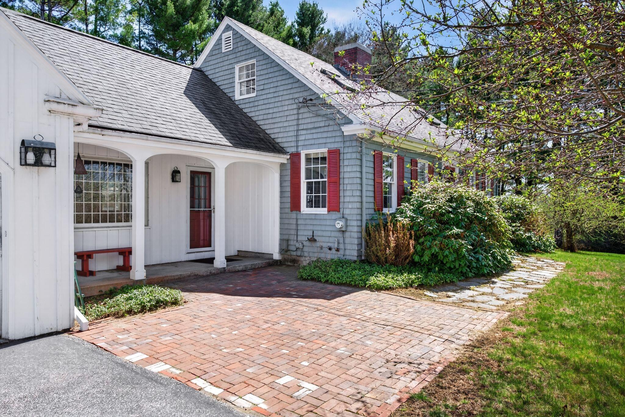 16 Mast Road Falmouth ME 04105