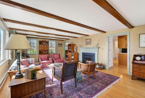 16 Mast Road Falmouth ME 04105