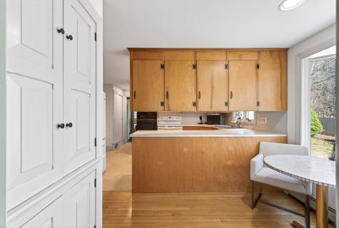 16 Mast Road Falmouth ME 04105