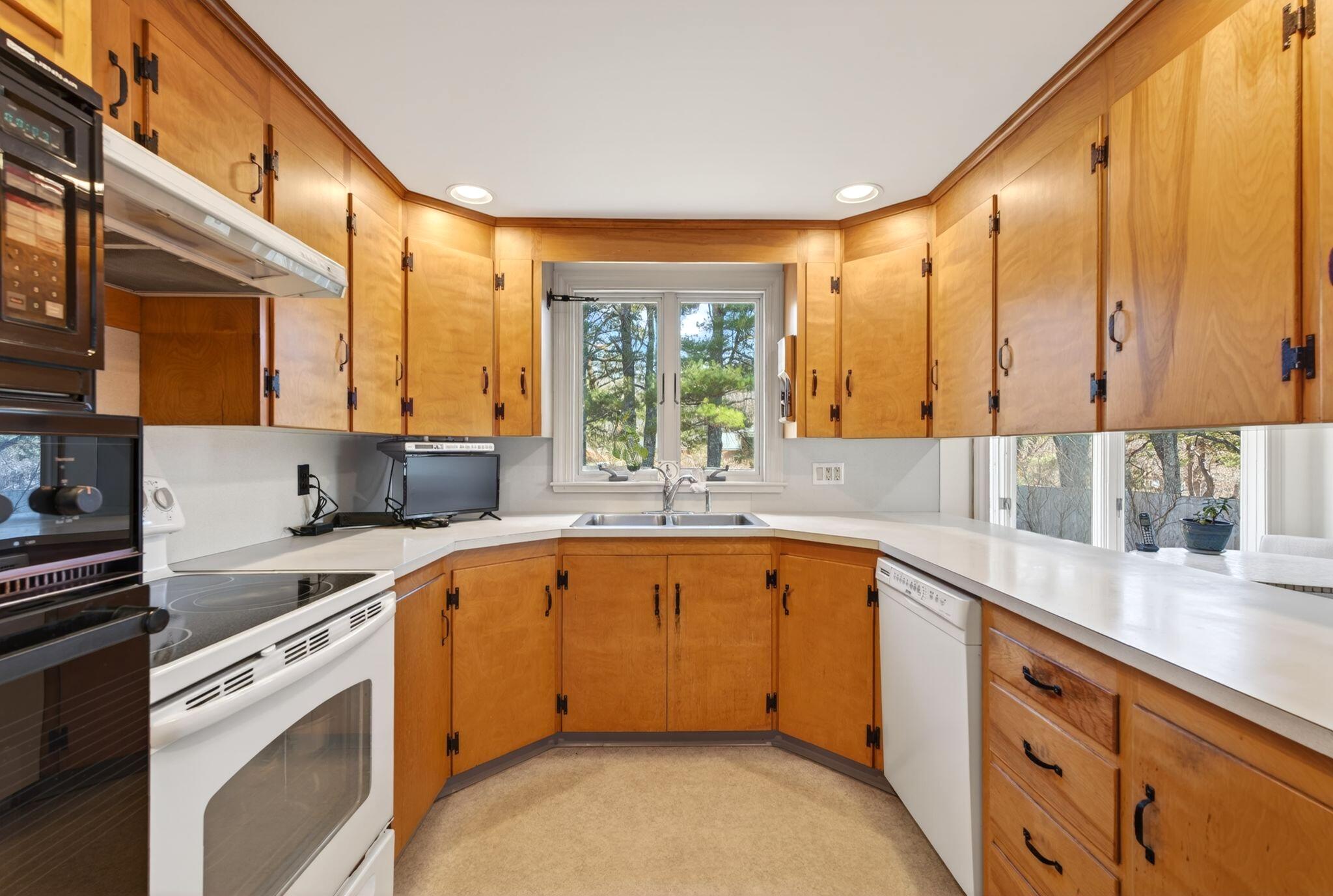 16 Mast Road Falmouth ME 04105