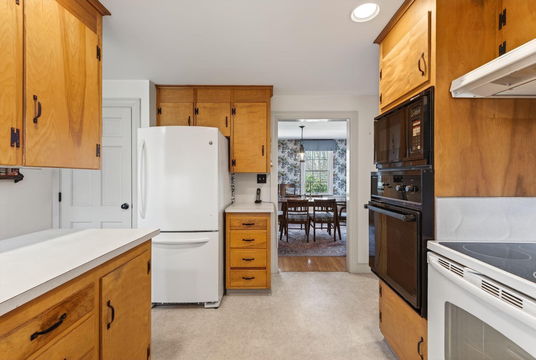 16 Mast Road Falmouth ME 04105