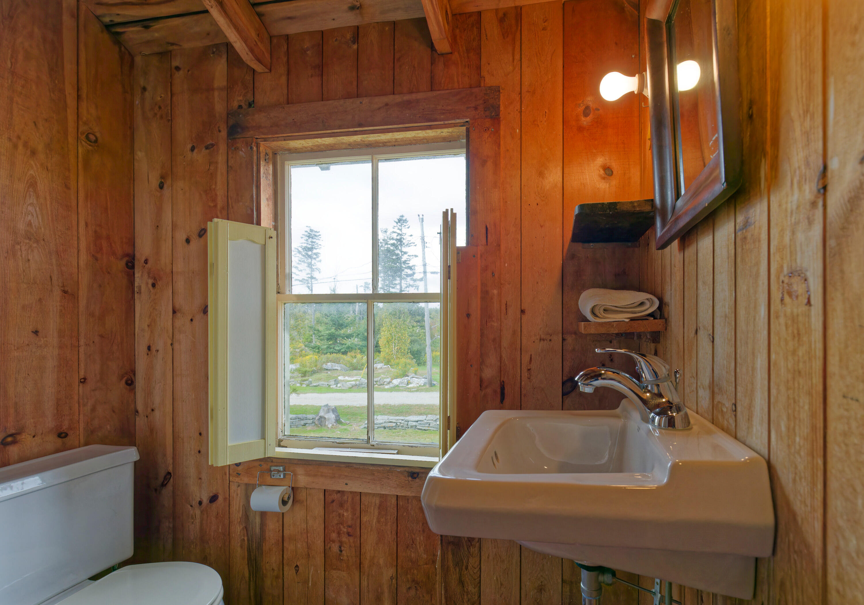 33 Cliff Road Bristol ME 04554