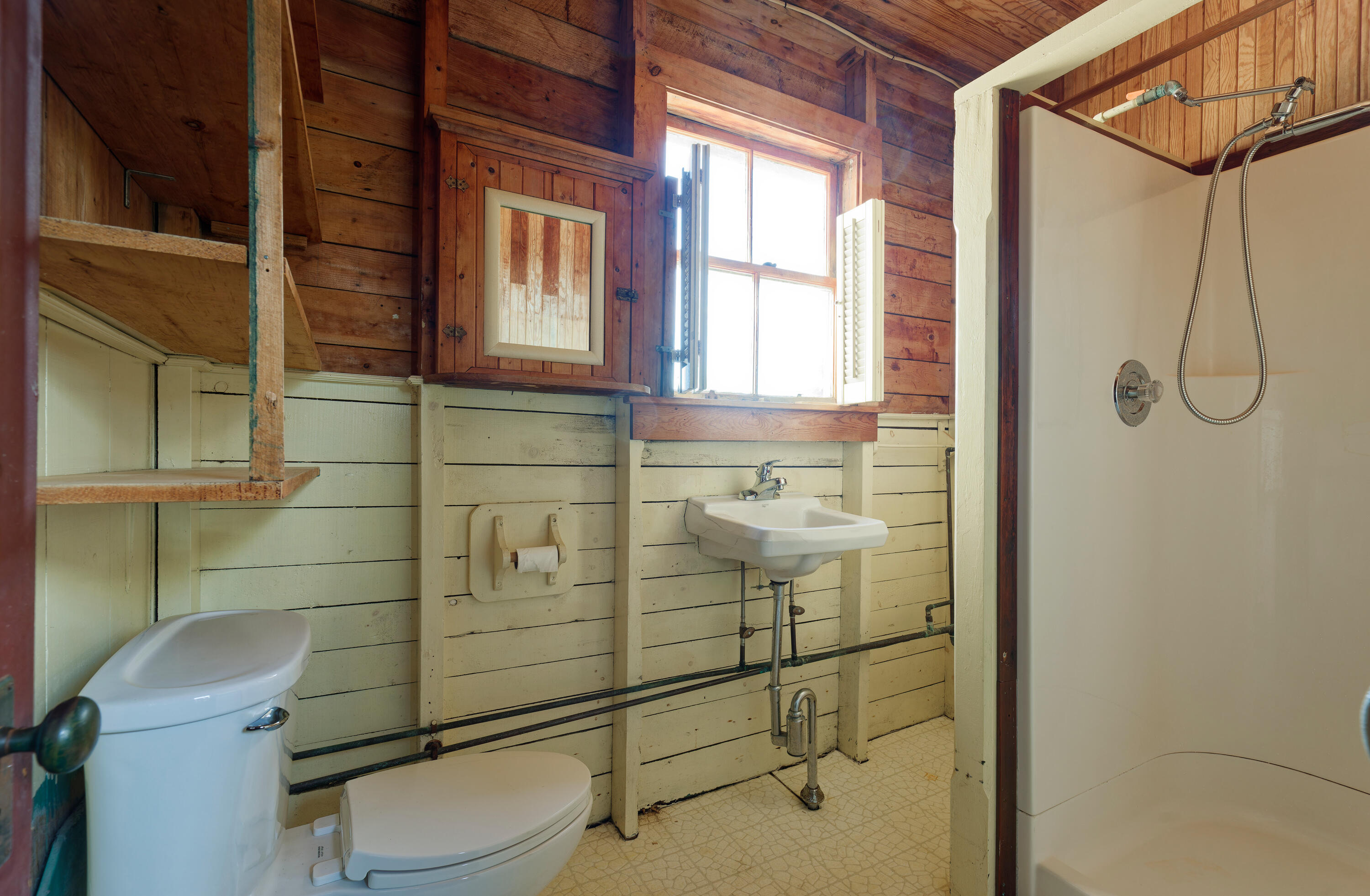 33 Cliff Road Bristol ME 04554