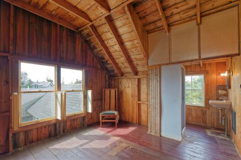 33 Cliff Road Bristol ME 04554