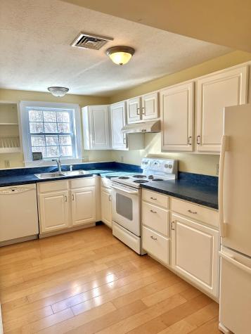 6 Eisenhower Court Naples ME 04055