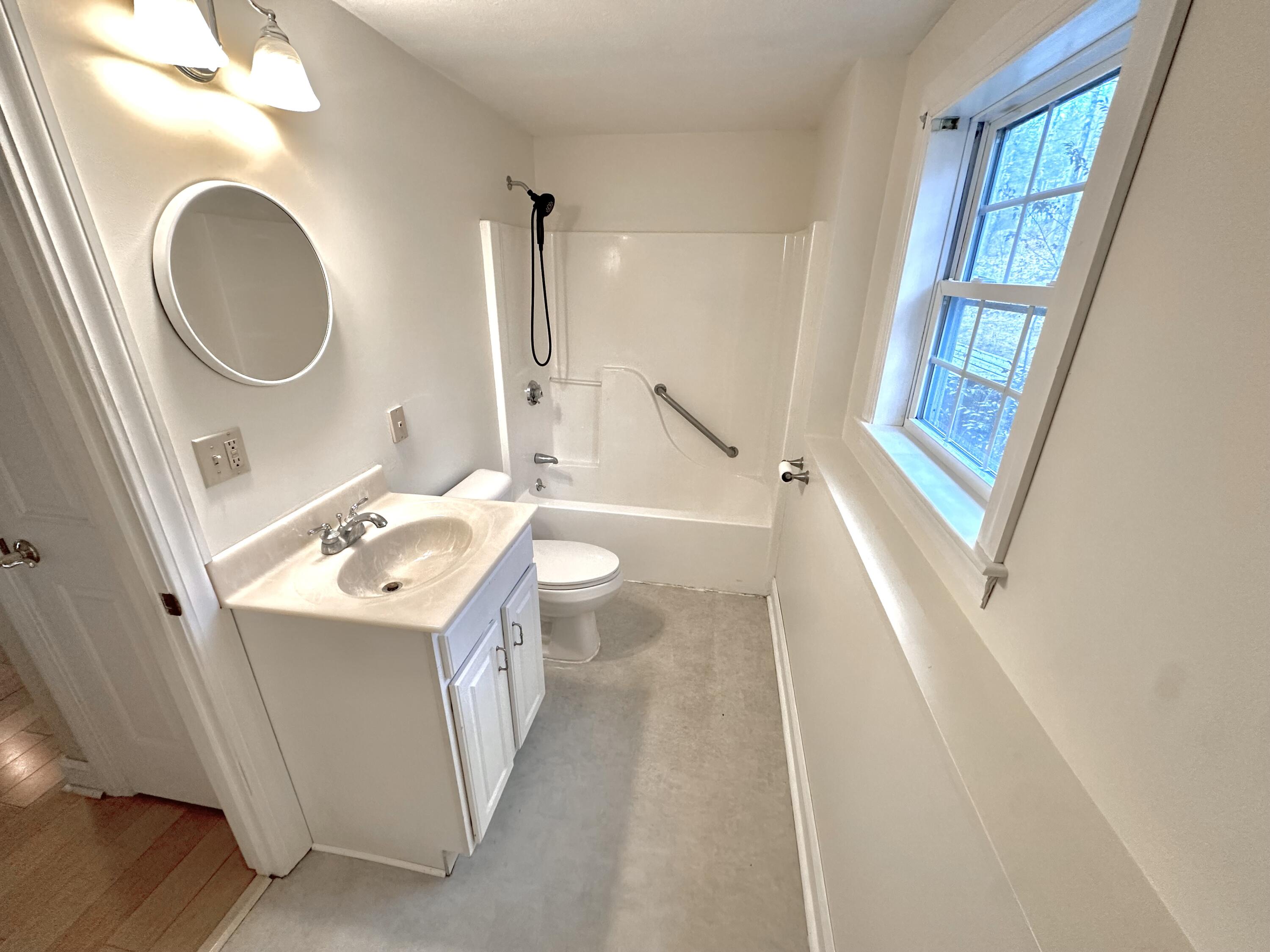 6 Eisenhower Court Naples ME 04055