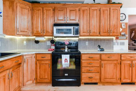 8 Cardinal Lane Poland ME 04274