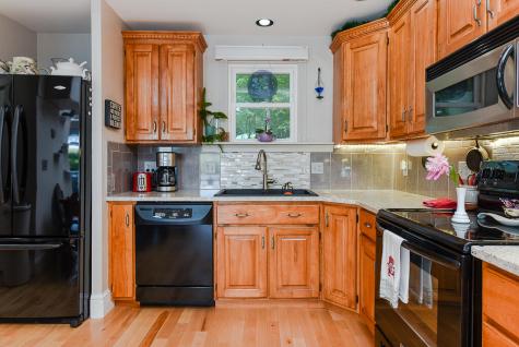 8 Cardinal Lane Poland ME 04274