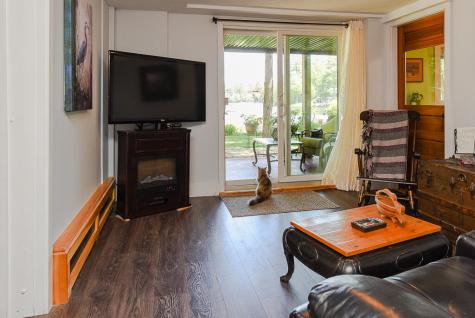 8 Cardinal Lane Poland ME 04274