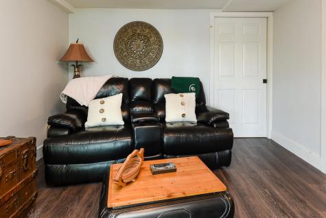 8 Cardinal Lane Poland ME 04274