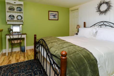 8 Cardinal Lane Poland ME 04274