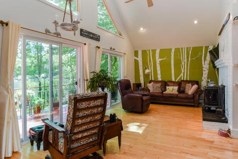 8 Cardinal Lane Poland ME 04274