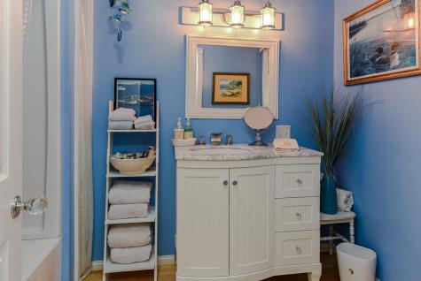8 Cardinal Lane Poland ME 04274