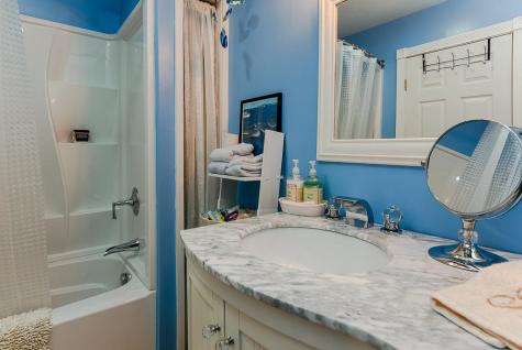 8 Cardinal Lane Poland ME 04274